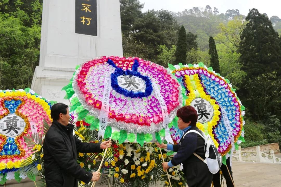 悼念革命烈士 缅怀先烈丰功伟绩——贵州老年大学开展清明节祭奠革命